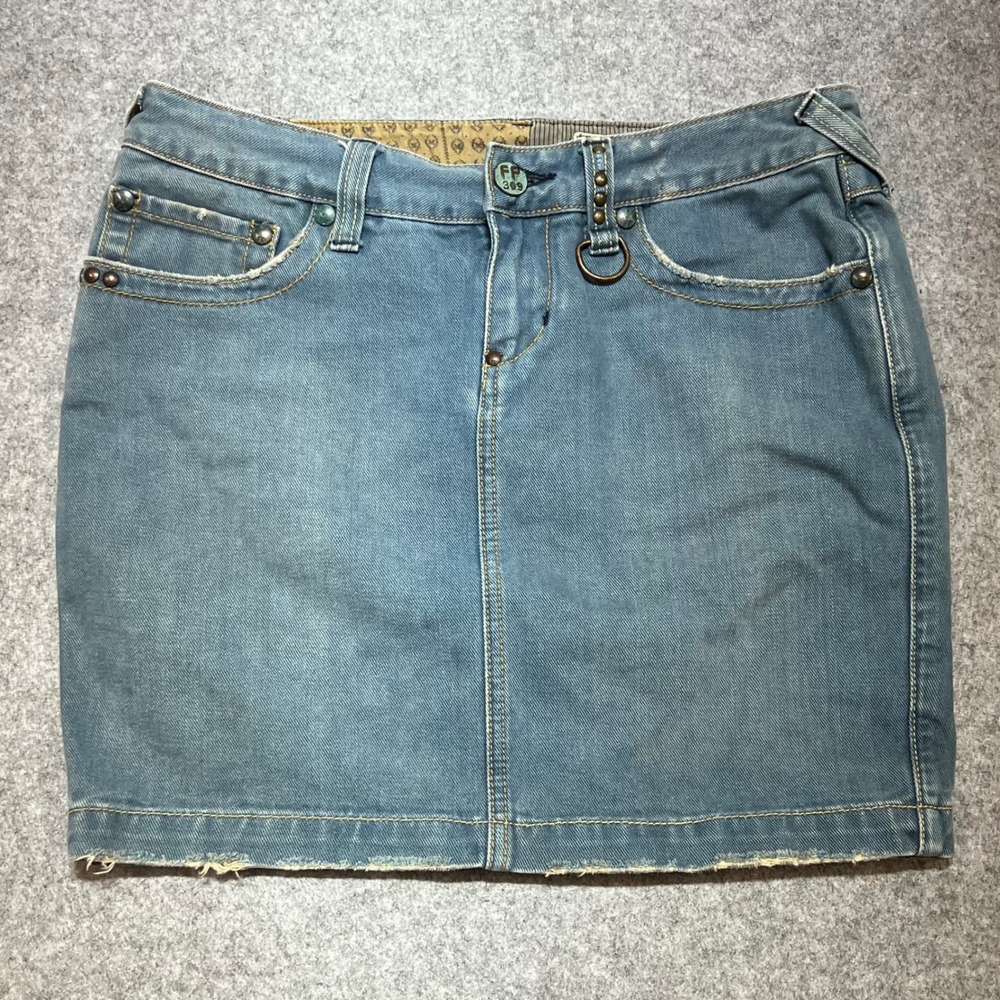 Free People Wing Embroidered Denim Mini Skirt‎ Blue Studded D-Ring Size 28